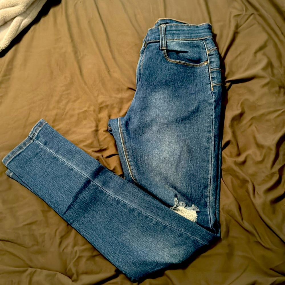 Jeans with rips on knee